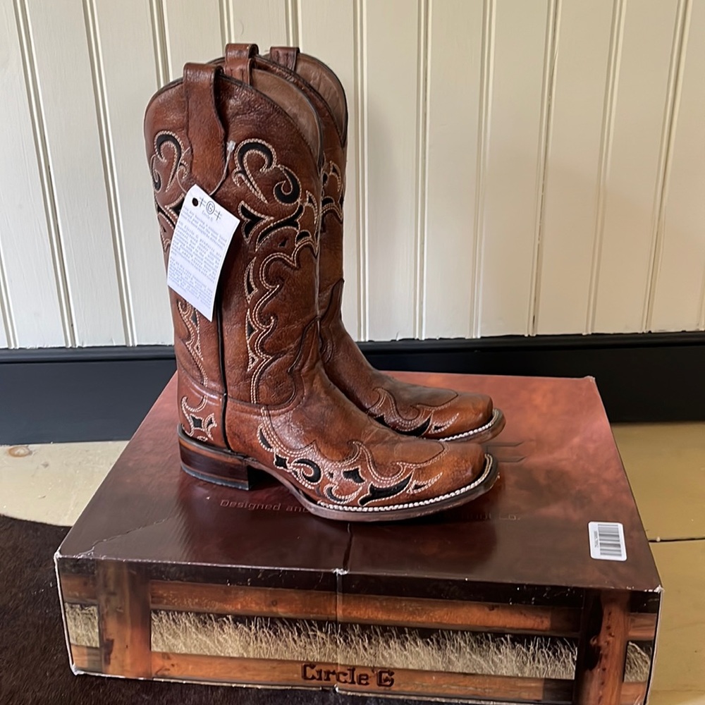 Corral Circle G cowgirl boots, size 9, NIB